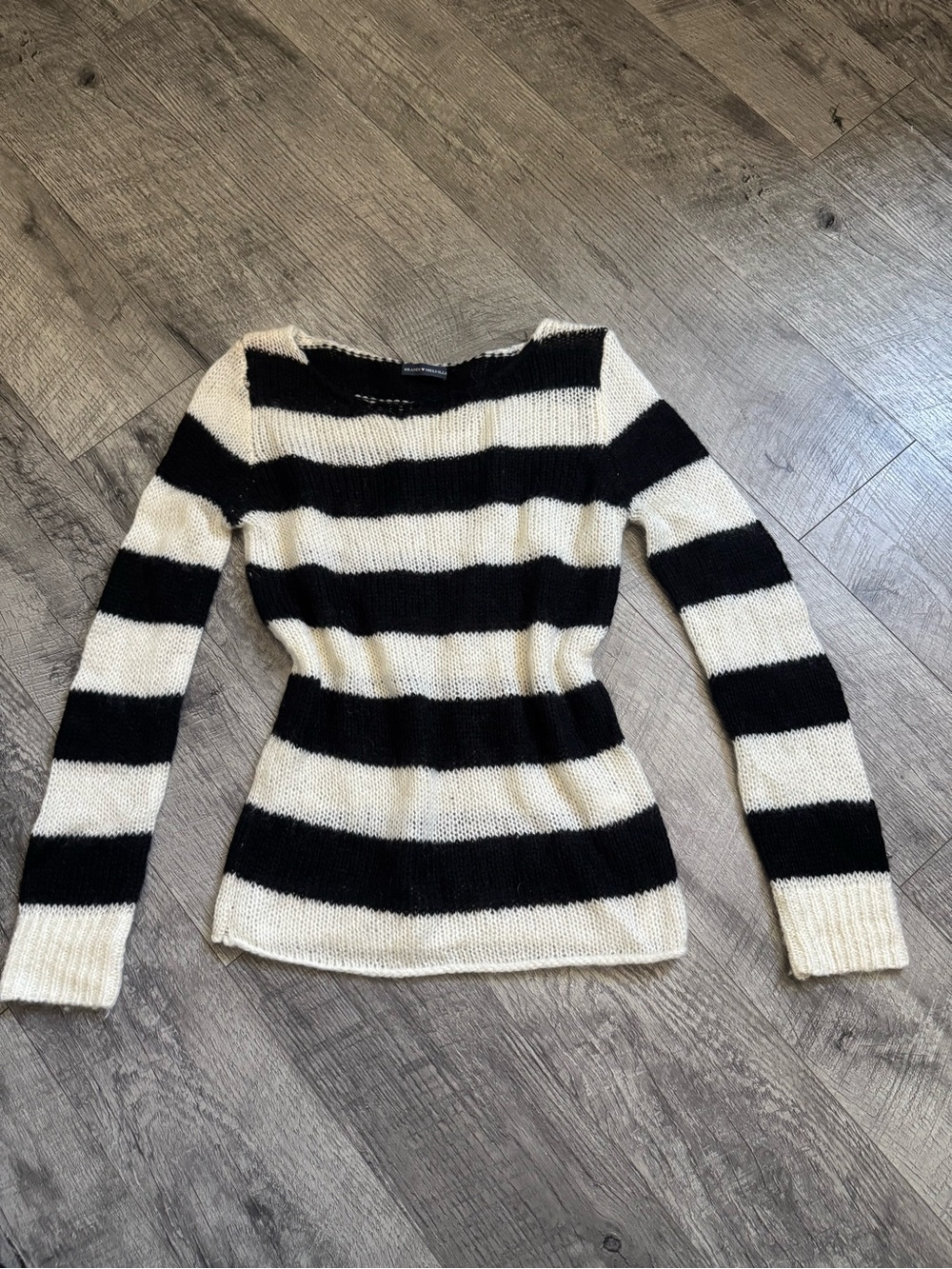 Brandy Melville Black/Ivory Striped Knit Crew Neck Pullover Sweater Long Sleeve